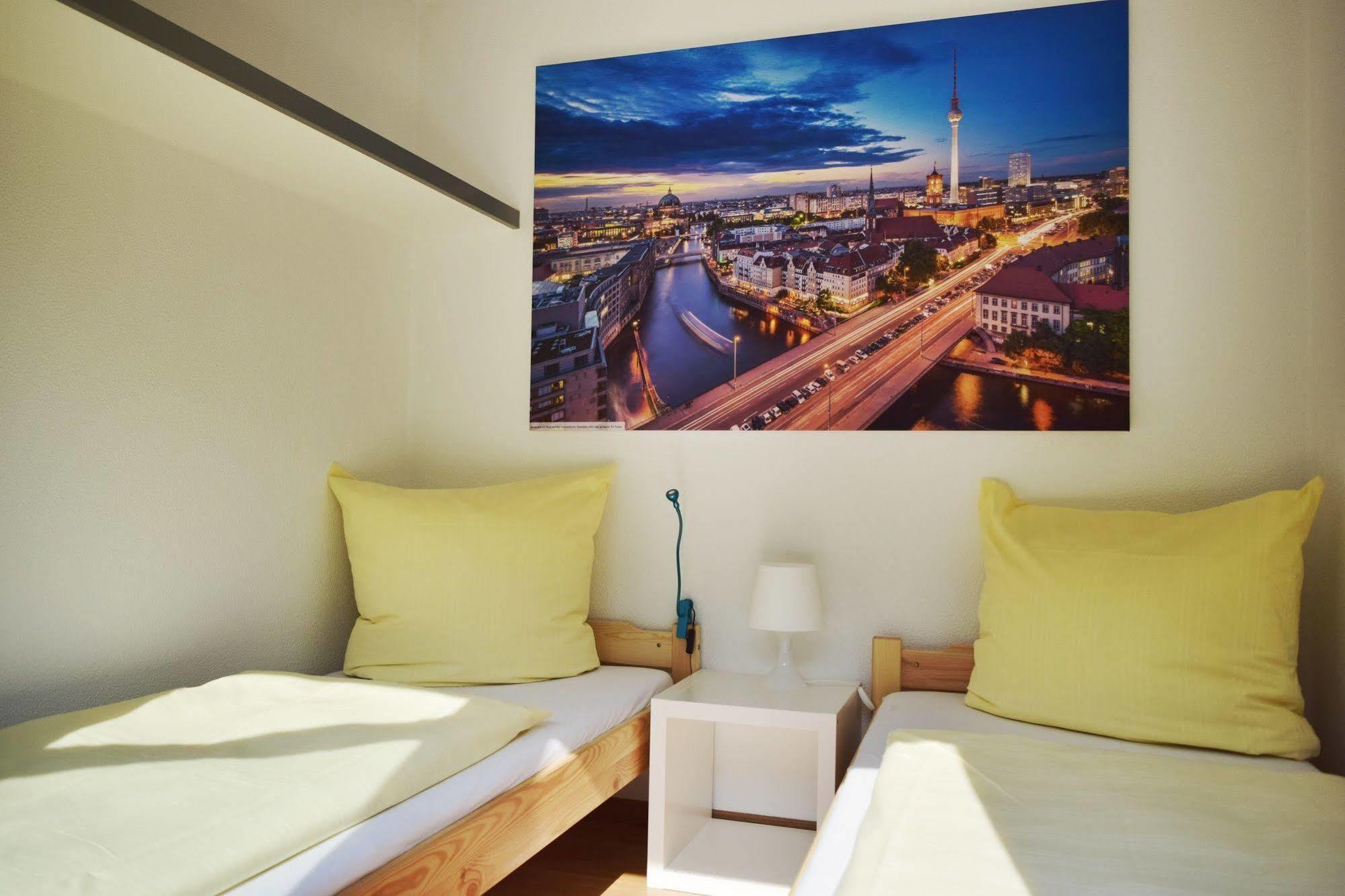 Hotel Cube Lodges Mitte 2*